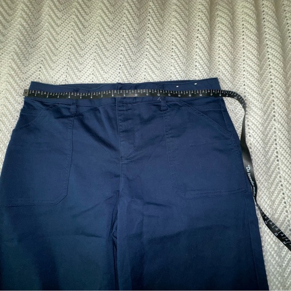 Women's Khakis & Company Navy Stretch Capri Pants - Size 12 - nwot - Picture 7 of 8